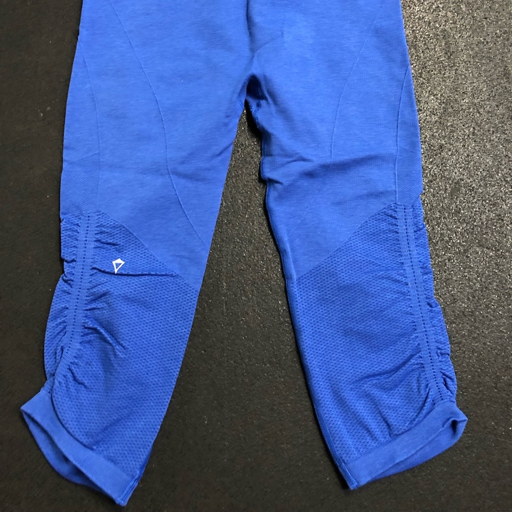 Ivivva breath love flow crop size 14